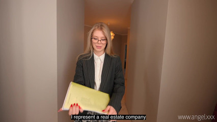 Русская риэлторша сексом уговаривает клиента купить квартиру